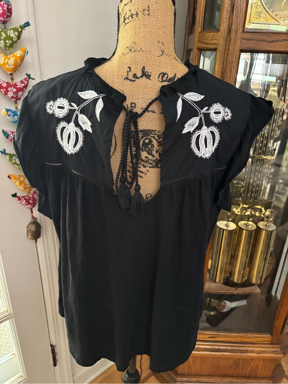 Knox Rose Black Short Sleeve Peasant Top with White Floral Embroidery size XXL - Picture 5 of 7